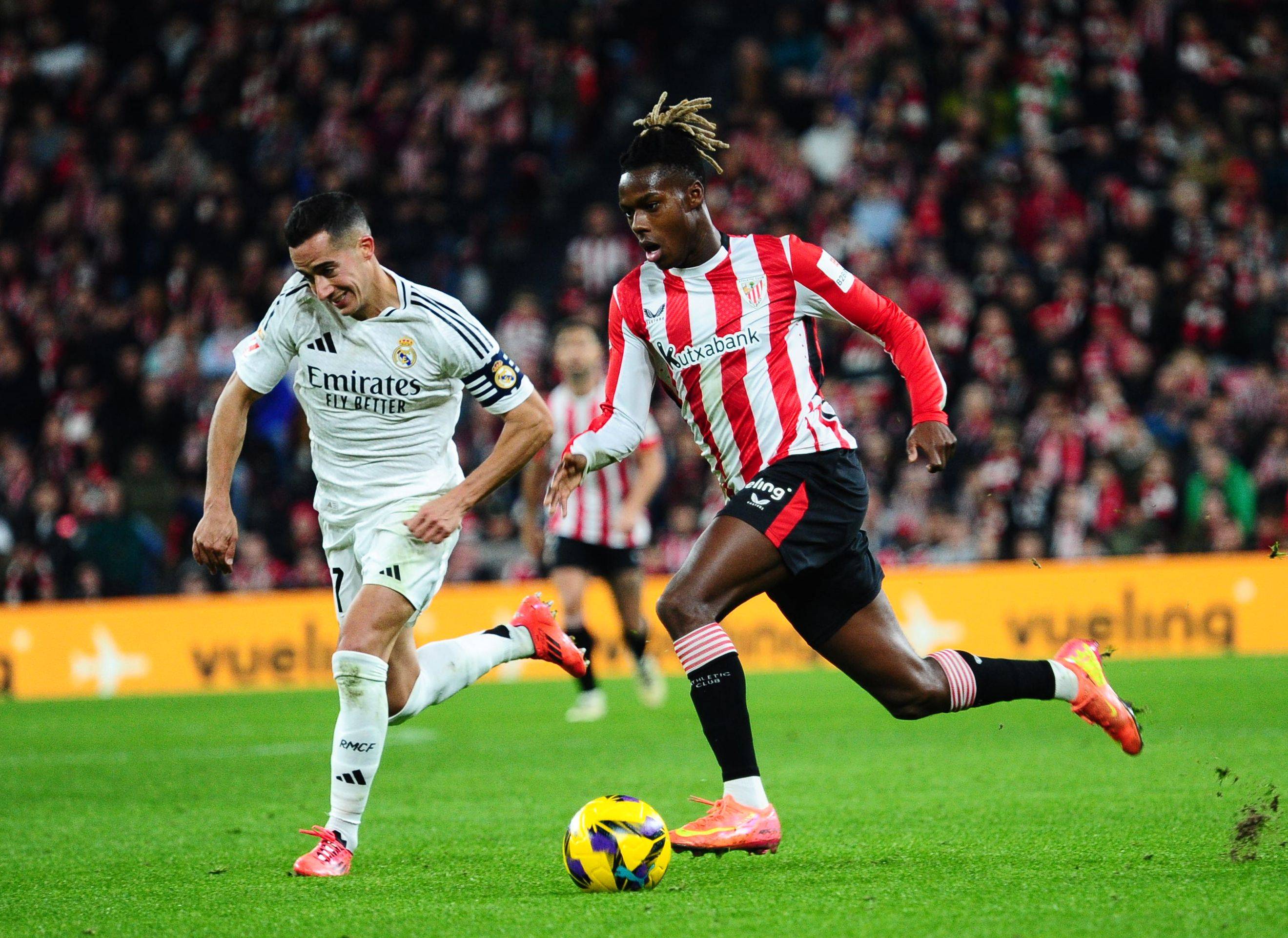 重庆两江新区十联屏打出多个宣传语，庆祝重庆铜梁龙冲超成功