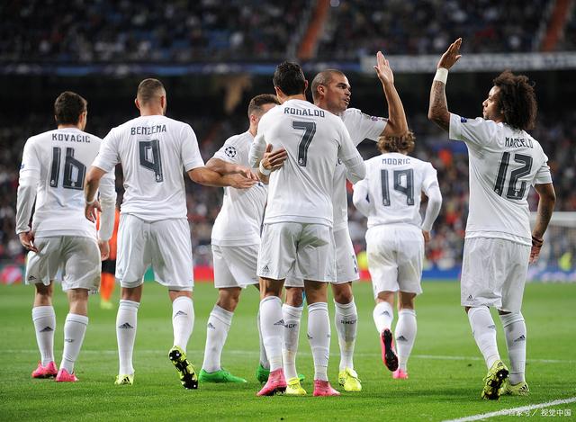 拜仁中场统治比赛