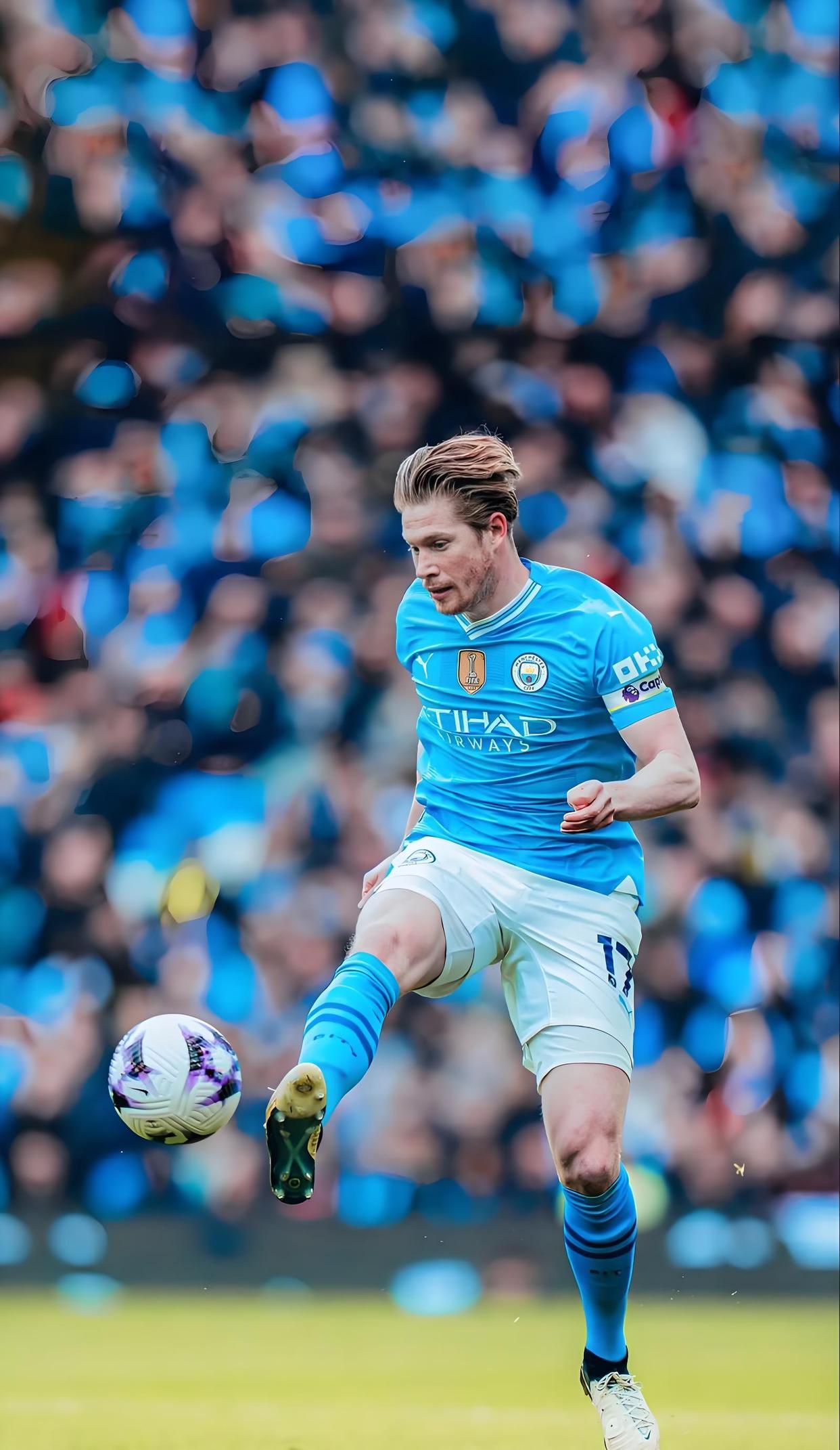 拉普拉塔大学生抗议阿足协新规，背身列队迎接联赛冠军罗萨里奥