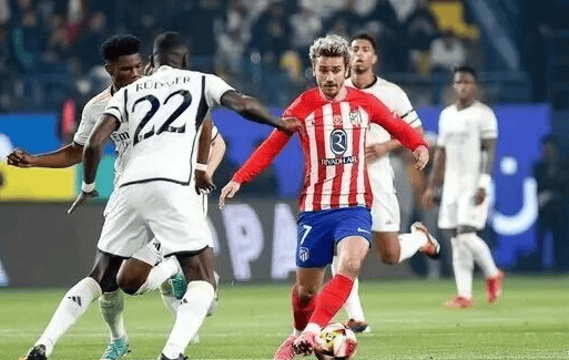 德甲半场：卡尔破门，波图尔斯基扳平，拜仁1-1美因茨（半场战报：卡尔先拔头筹，波图尔斯基扳平，拜仁暂1-1战平美因茨）